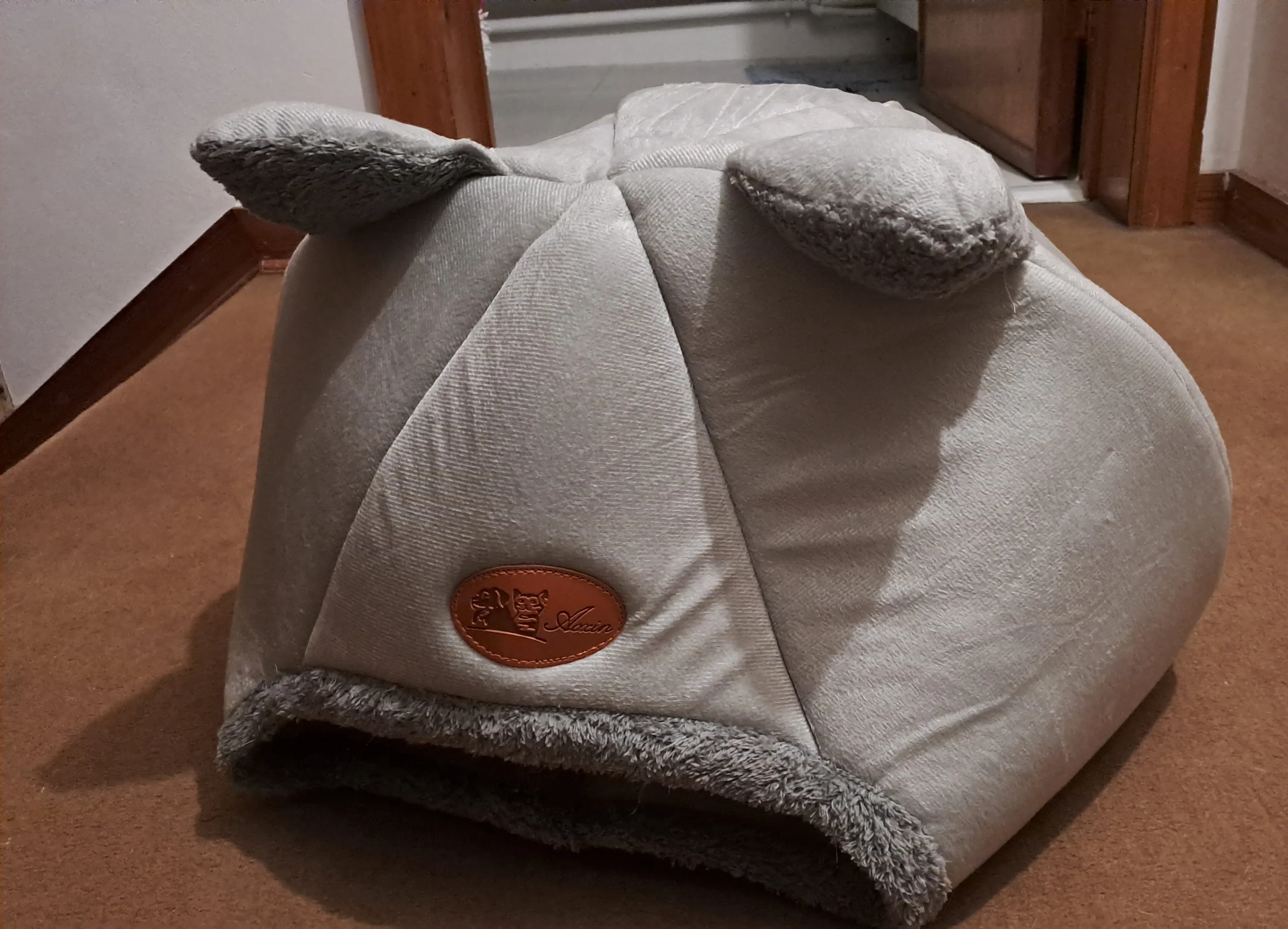 Cozy Cotton Cat Cave: Ultimate Winter Pet Bed Retreat photo review