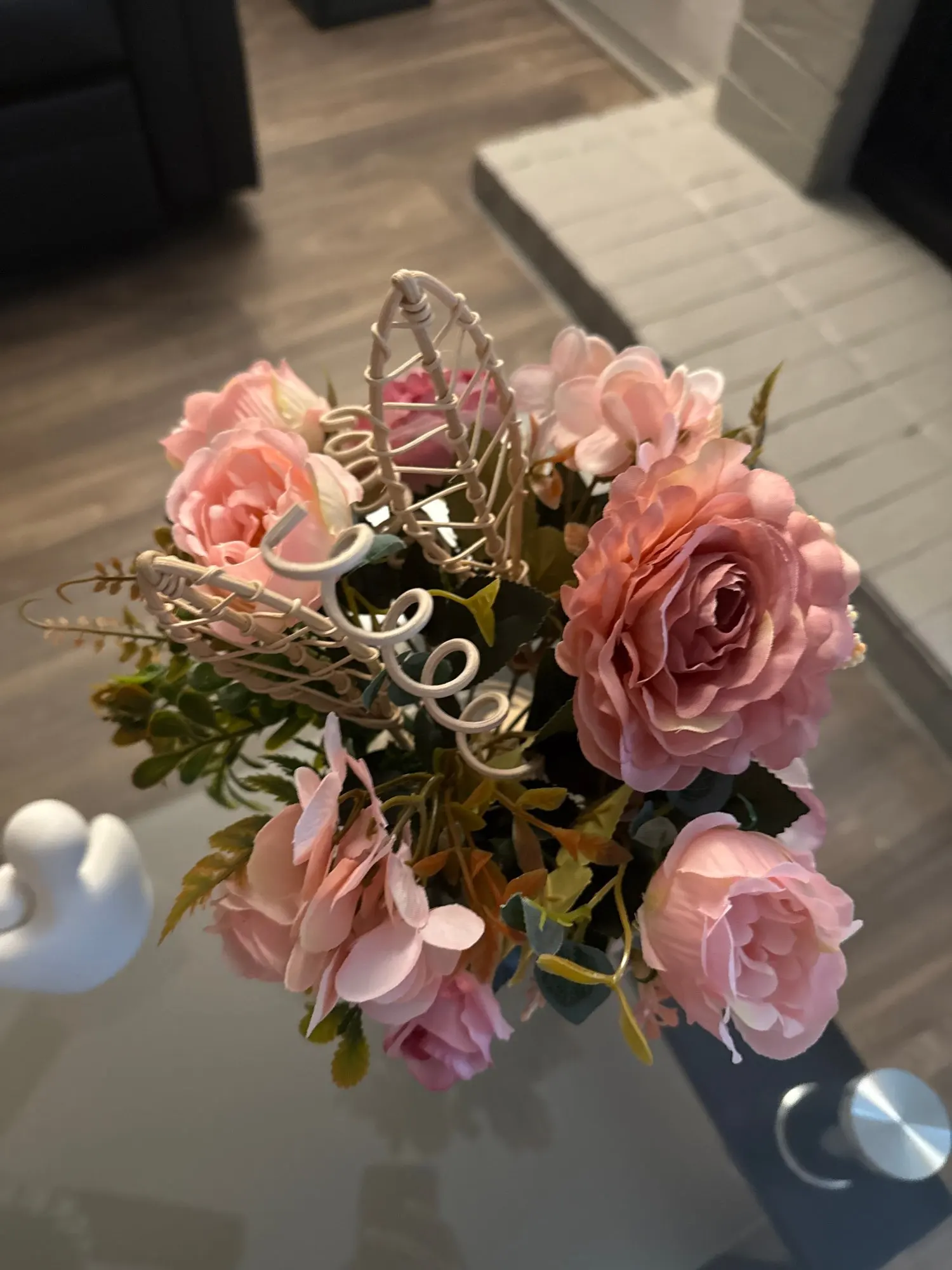 Luxurious Autumn White Silk Roses Bouquet for Timeless Elegance photo review