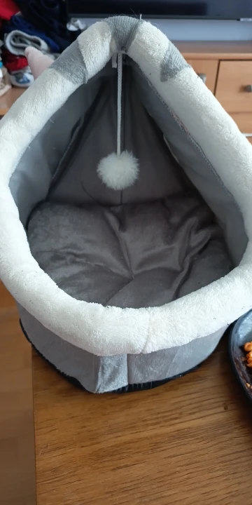 Cozy Cartoon Cat Bed: Removable, Washable, & Foldable Delight photo review