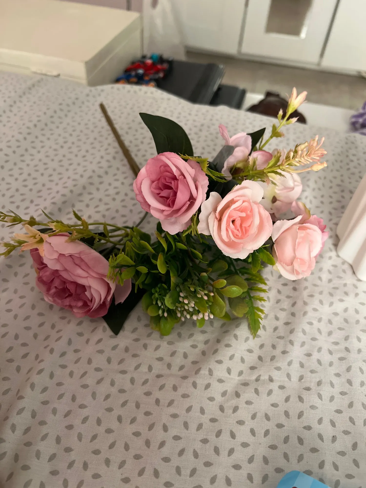 Luxurious Autumn White Silk Roses Bouquet for Timeless Elegance photo review