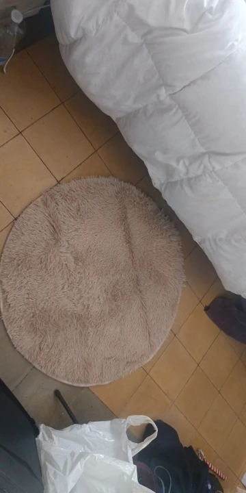 Ultra Cozy Fluffy White Round Rug for Chic Home Decor photo review