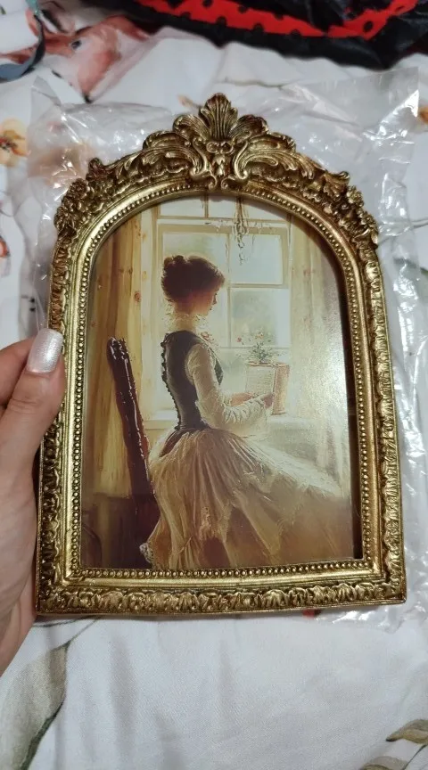 Elegant Gold Arch Photo Frame - Timeless Memory Display photo review