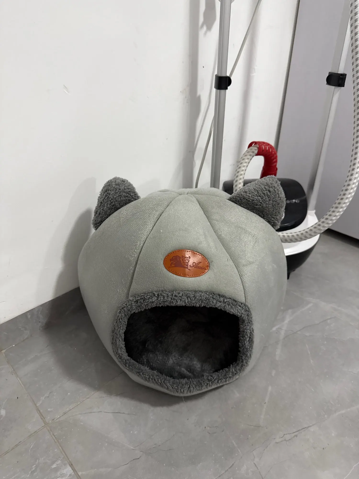 Cozy Cotton Cat Cave: Ultimate Winter Pet Bed Retreat photo review