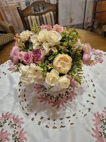 Luxurious Autumn White Silk Roses Bouquet for Timeless Elegance photo review