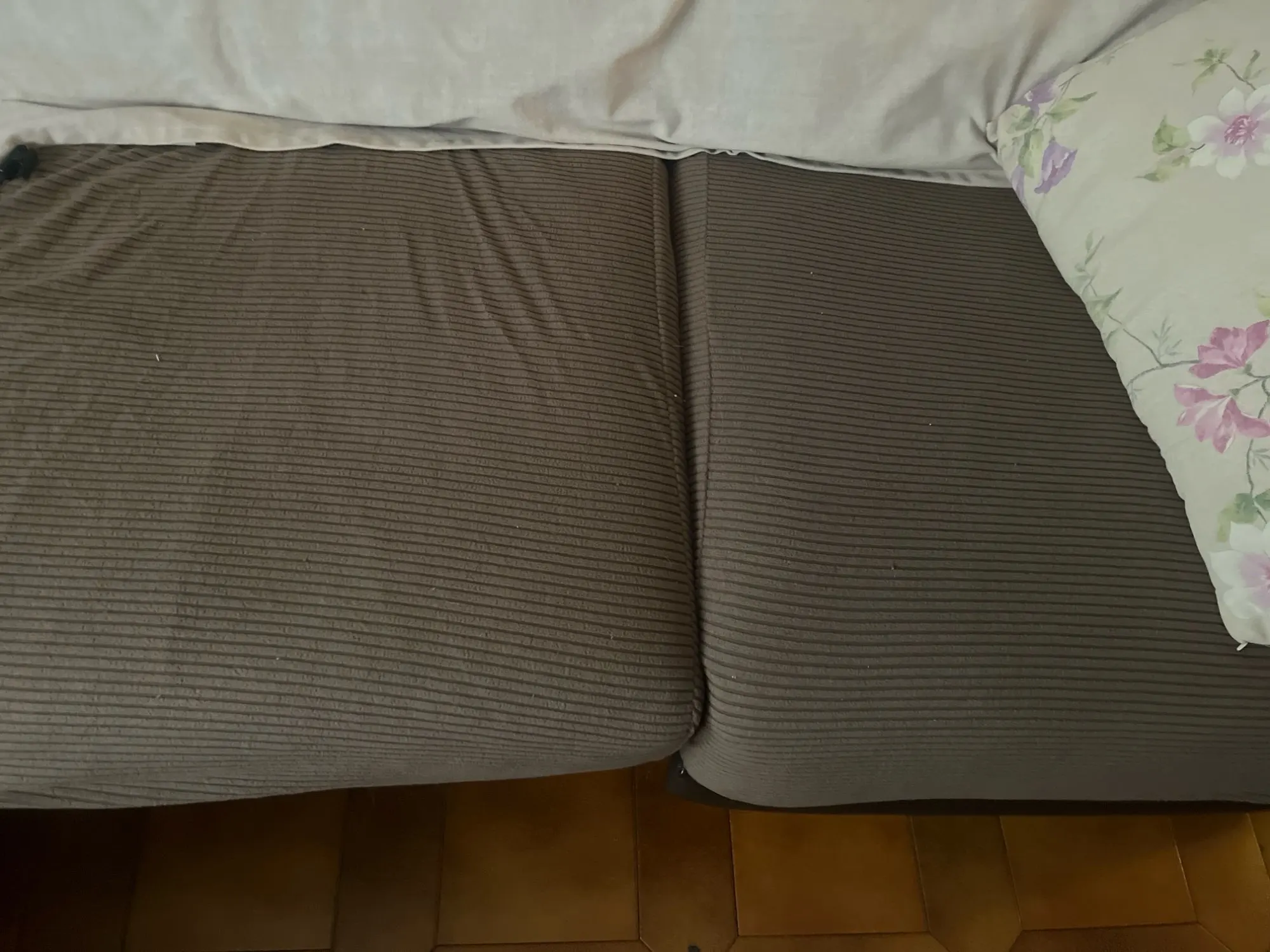 Elegant Jacquard Sofa Seat Cover - Easy-Clean Stripe Design photo review