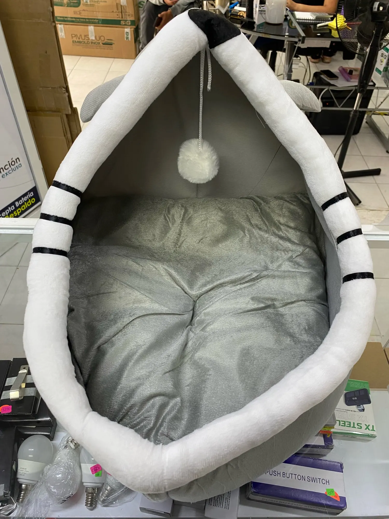 Cozy Cartoon Cat Bed: Removable, Washable, & Foldable Delight photo review