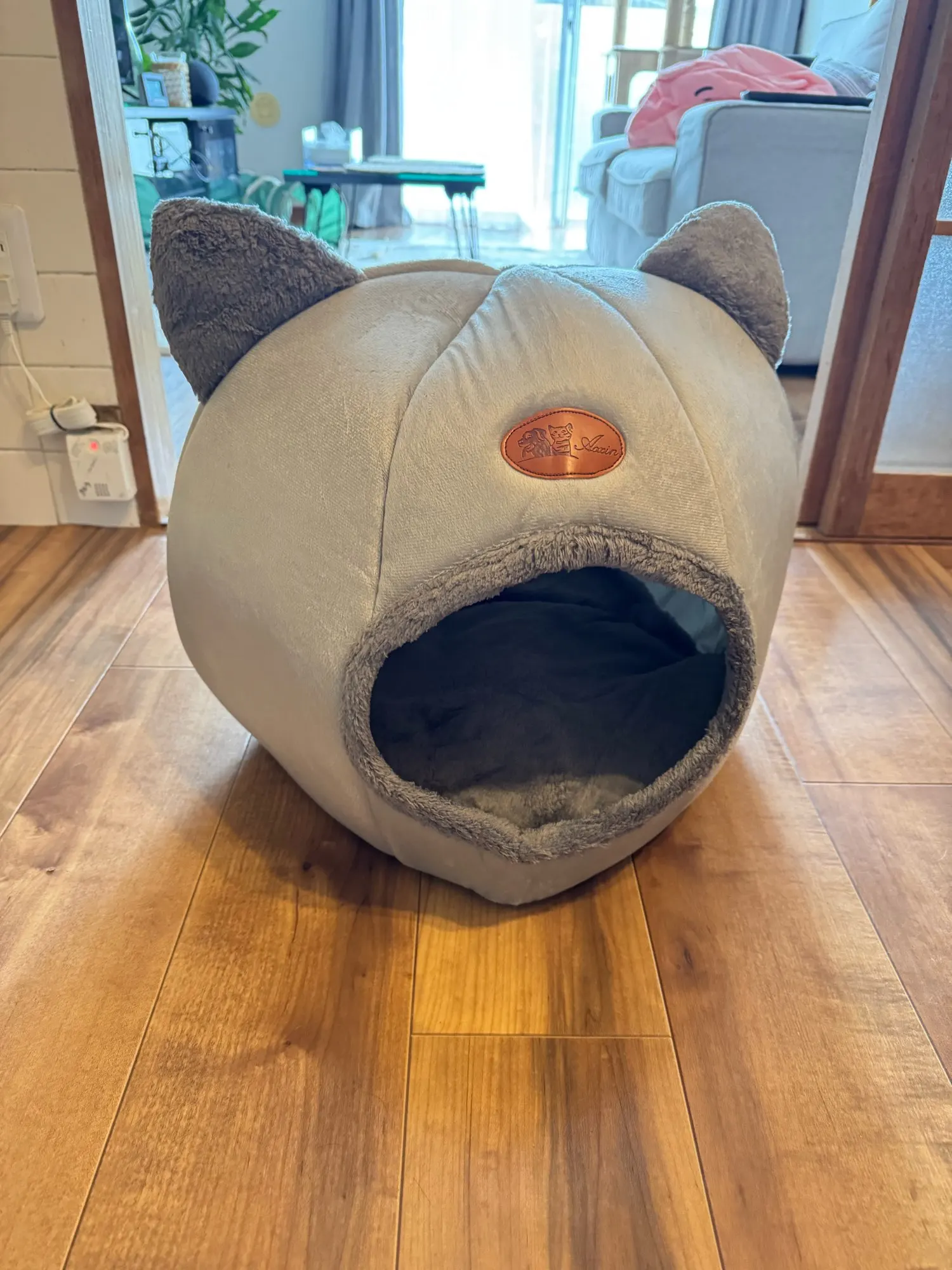 Cozy Cotton Cat Cave: Ultimate Winter Pet Bed Retreat photo review