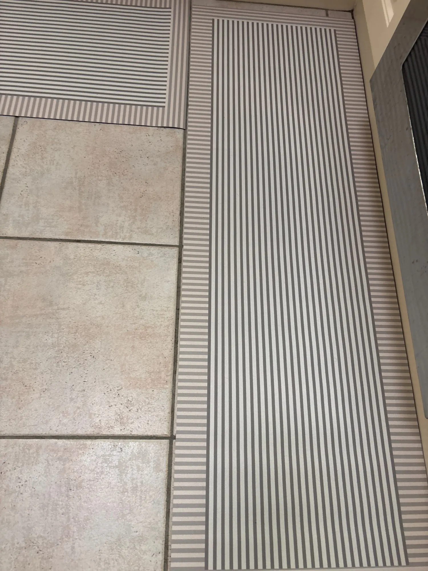 New 1 pc Japanese style soft kitchen diatomite mud floor mat, super anti slip, super absorbent, easy to handle carpet photo review