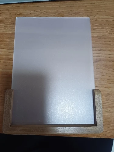 Stylish U-Shape Acrylic Photo Frame for Cherished Memories photo review