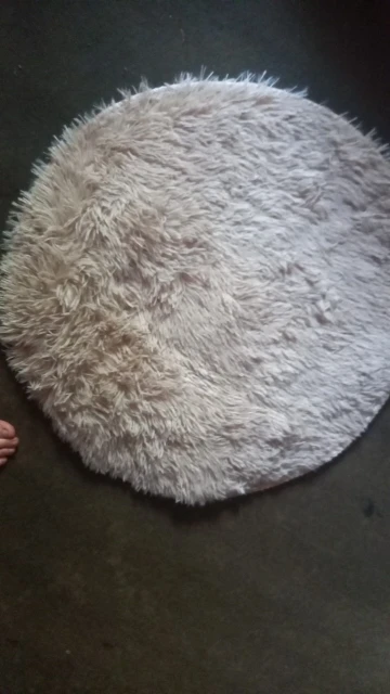Ultra Cozy Fluffy White Round Rug for Chic Home Decor photo review