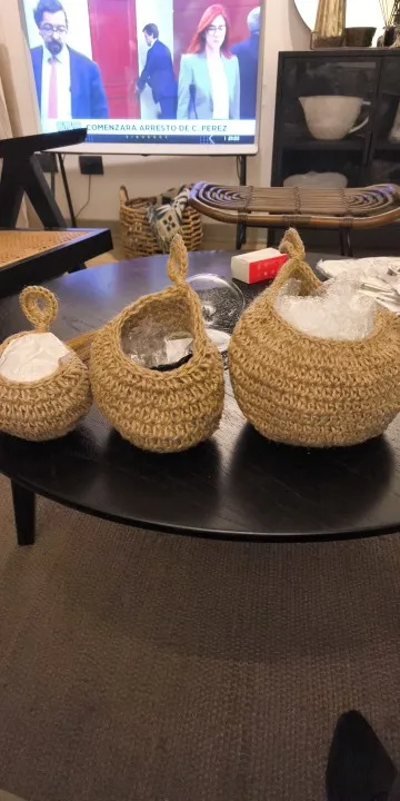 Handwoven Hanging Wall Vegetable Fruit Basket Organizer Container Decor for Kitchen Garden Mount Wall Plant Flower Onion Storage photo review