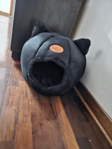 Cozy Cotton Cat Cave: Ultimate Winter Pet Bed Retreat photo review