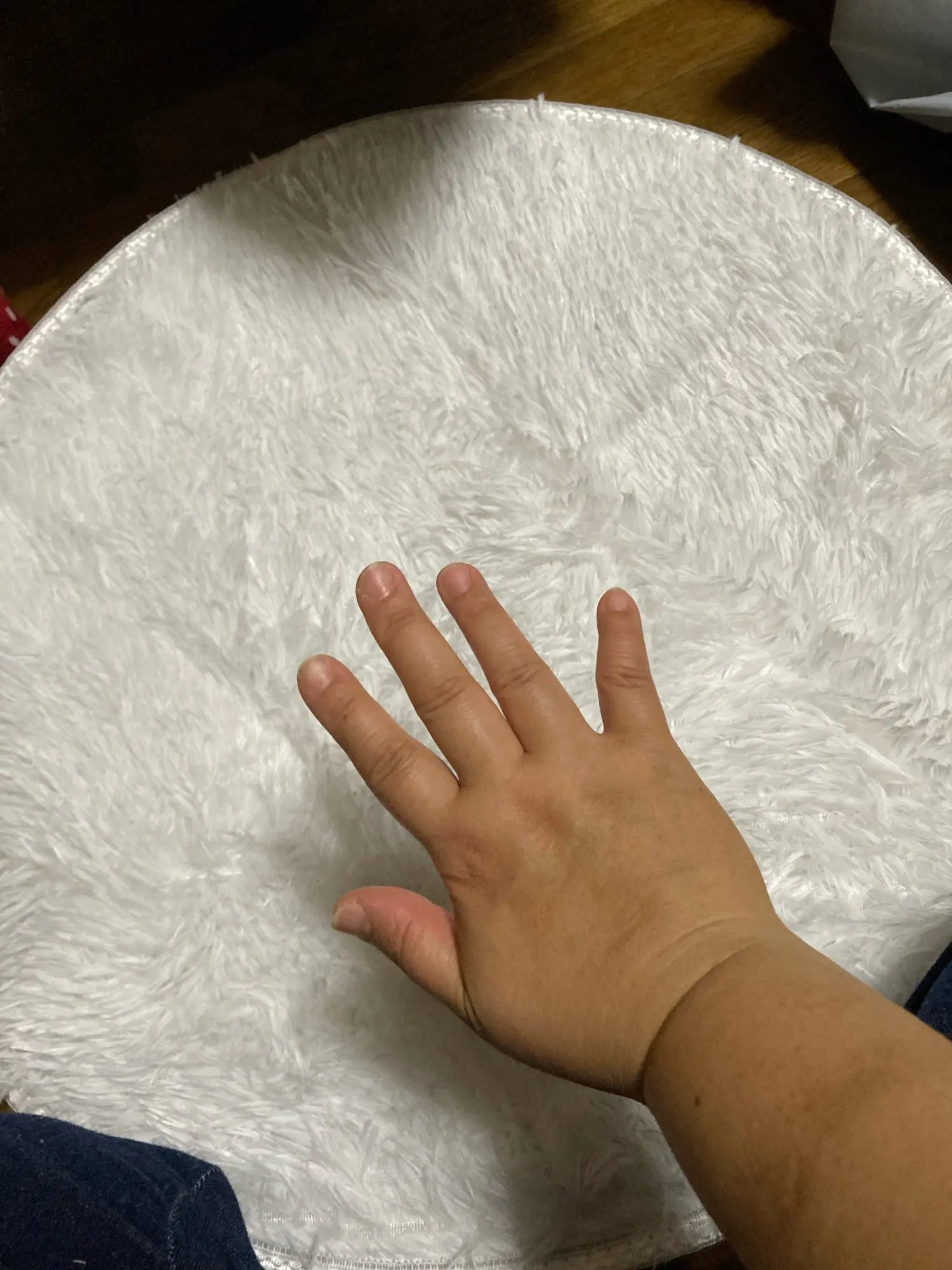 Ultra Cozy Fluffy White Round Rug for Chic Home Decor photo review