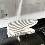 Stylish Heat-Resistant Kitchen Gloves for Safe Cooking photo review