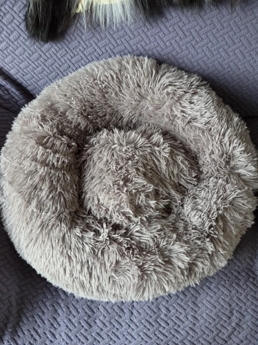 Cozy Round Plush Dog & Cat Bed for Ultimate Warmth & Style photo review