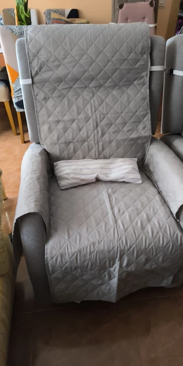 Quilted Anti-Slip Recliner Chair Cover for Stylish Protection photo review