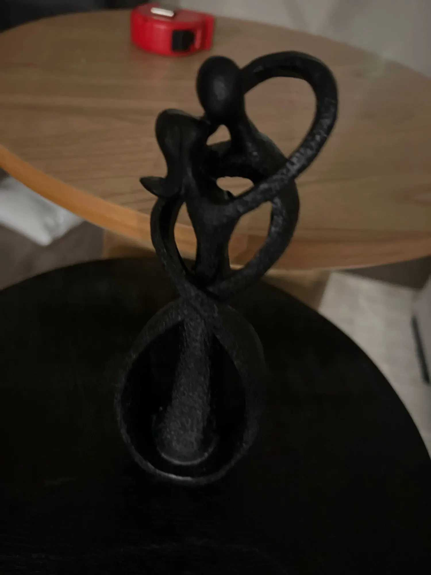 Nordic Style Creative Home Decor: Embracing Couple Sculpture for Office, Bookshelf, Living Room, Bedroom, Tabletop Decoration photo review