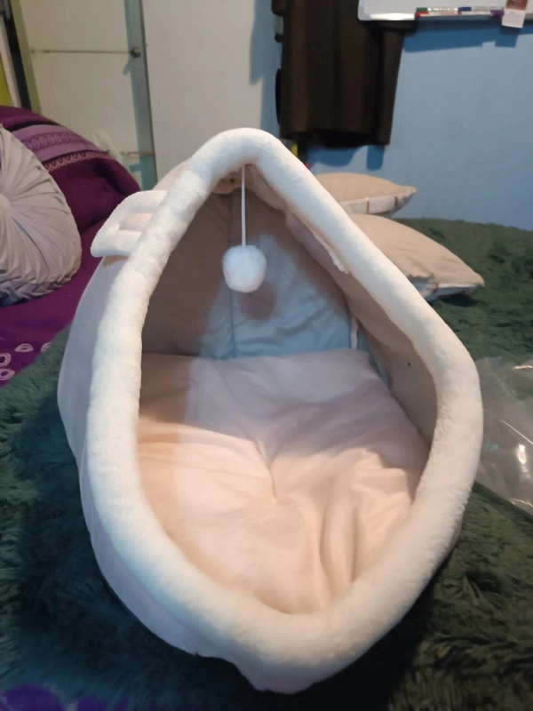 Cozy Cartoon Cat Bed: Removable, Washable, & Foldable Delight photo review