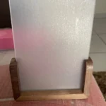 Stylish U-Shape Acrylic Photo Frame for Cherished Memories photo review