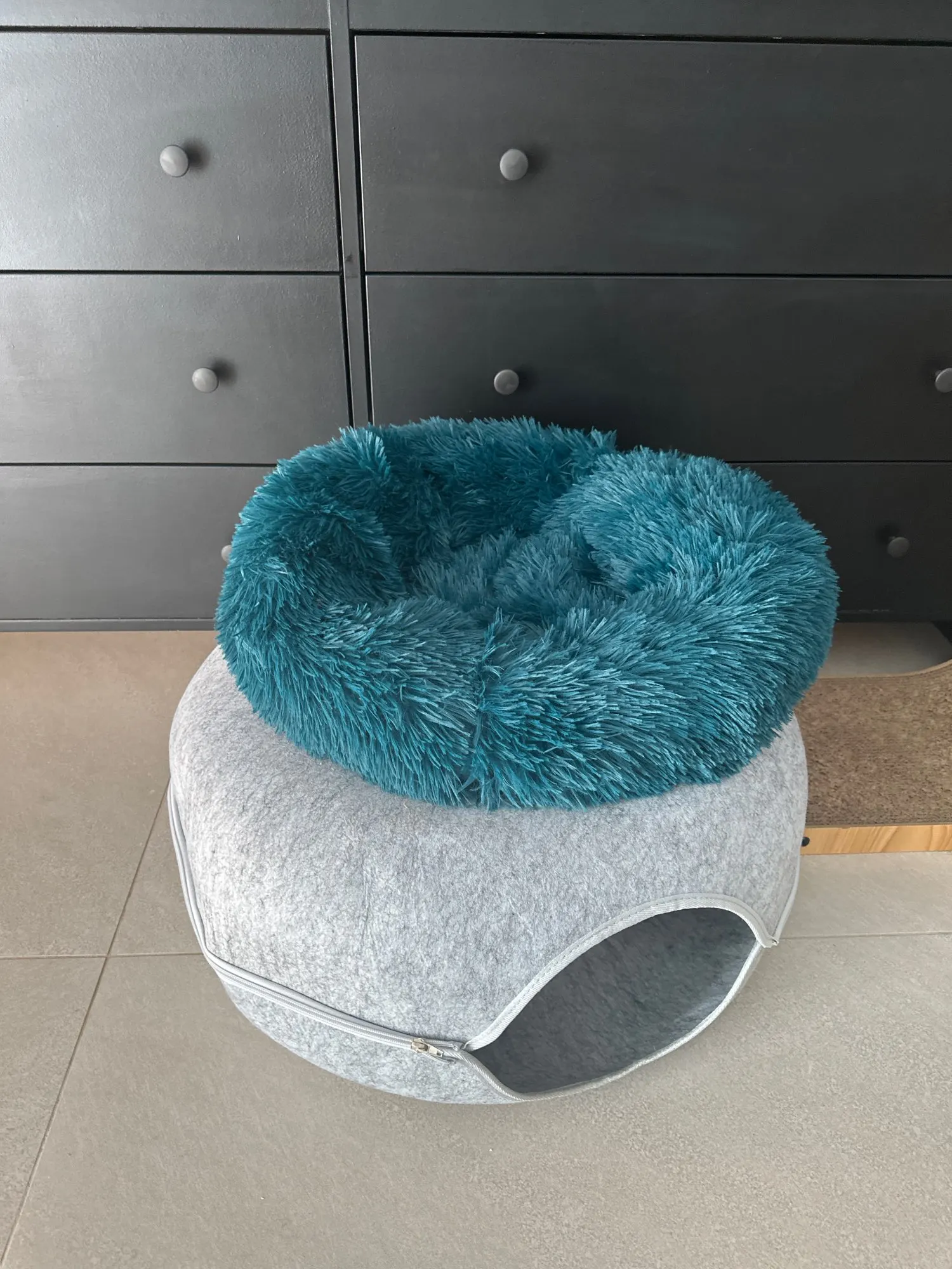 Plush Donut Cat Bed: Cozy, Washable Comfort for Pets photo review