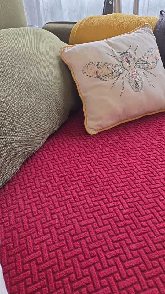 Elegant Jacquard Sofa Cover - Soft, Stretchy Protection for All Sofas photo review