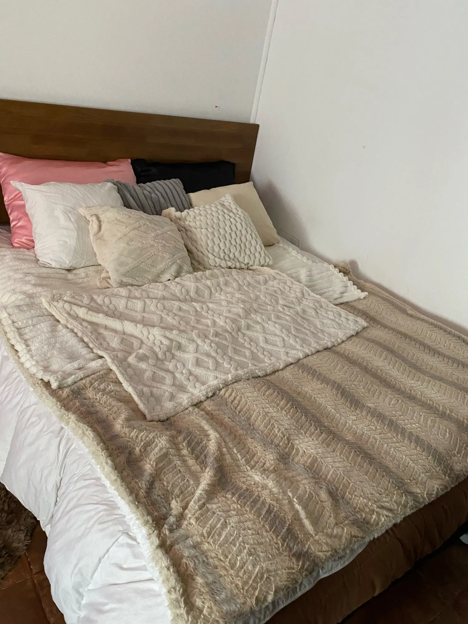 Cozy Cream Pineapple Turtle Plush Pillowcase for Home Decor photo review