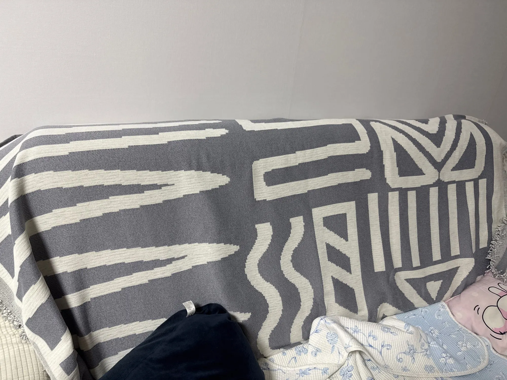 Chic Boho Chenille Sofa Towel with Tassels - Versatile Beach & Picnic Blanket photo review