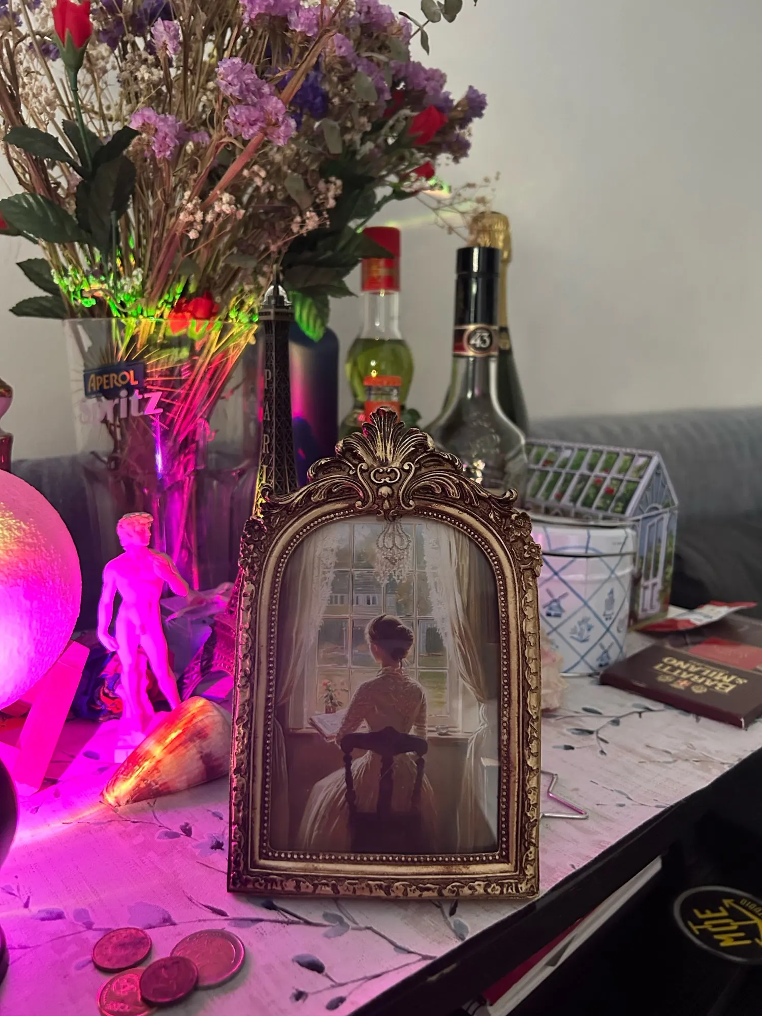 Elegant Gold Arch Photo Frame - Timeless Memory Display photo review