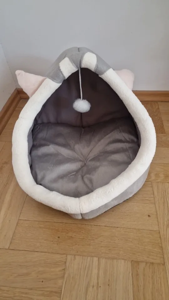Cozy Cartoon Cat Bed: Removable, Washable, & Foldable Delight photo review