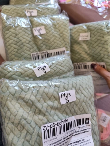 Elegant Jacquard Sofa Cover - Soft, Stretchy Protection for All Sofas photo review