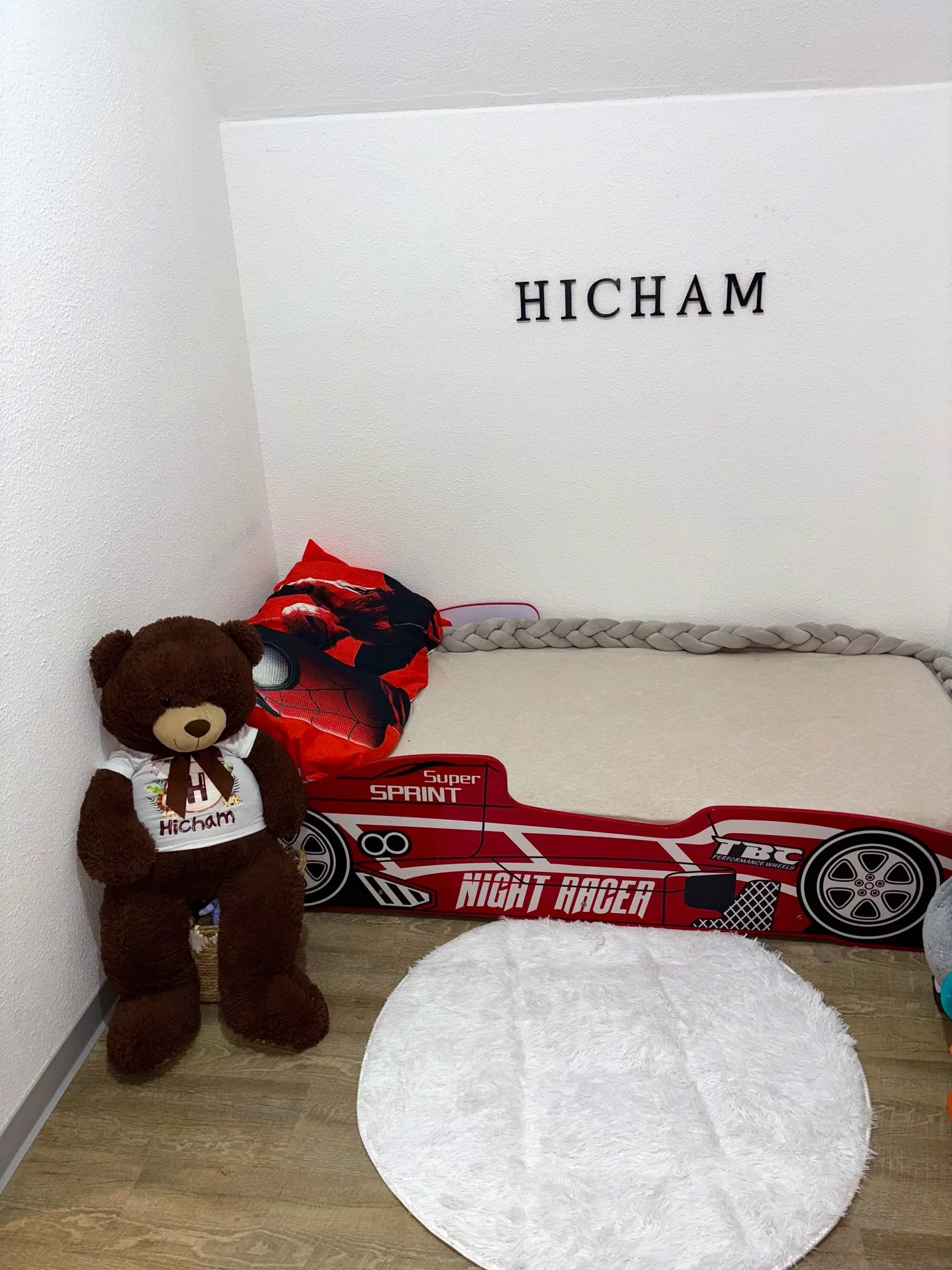 Ultra Cozy Fluffy White Round Rug for Chic Home Decor photo review