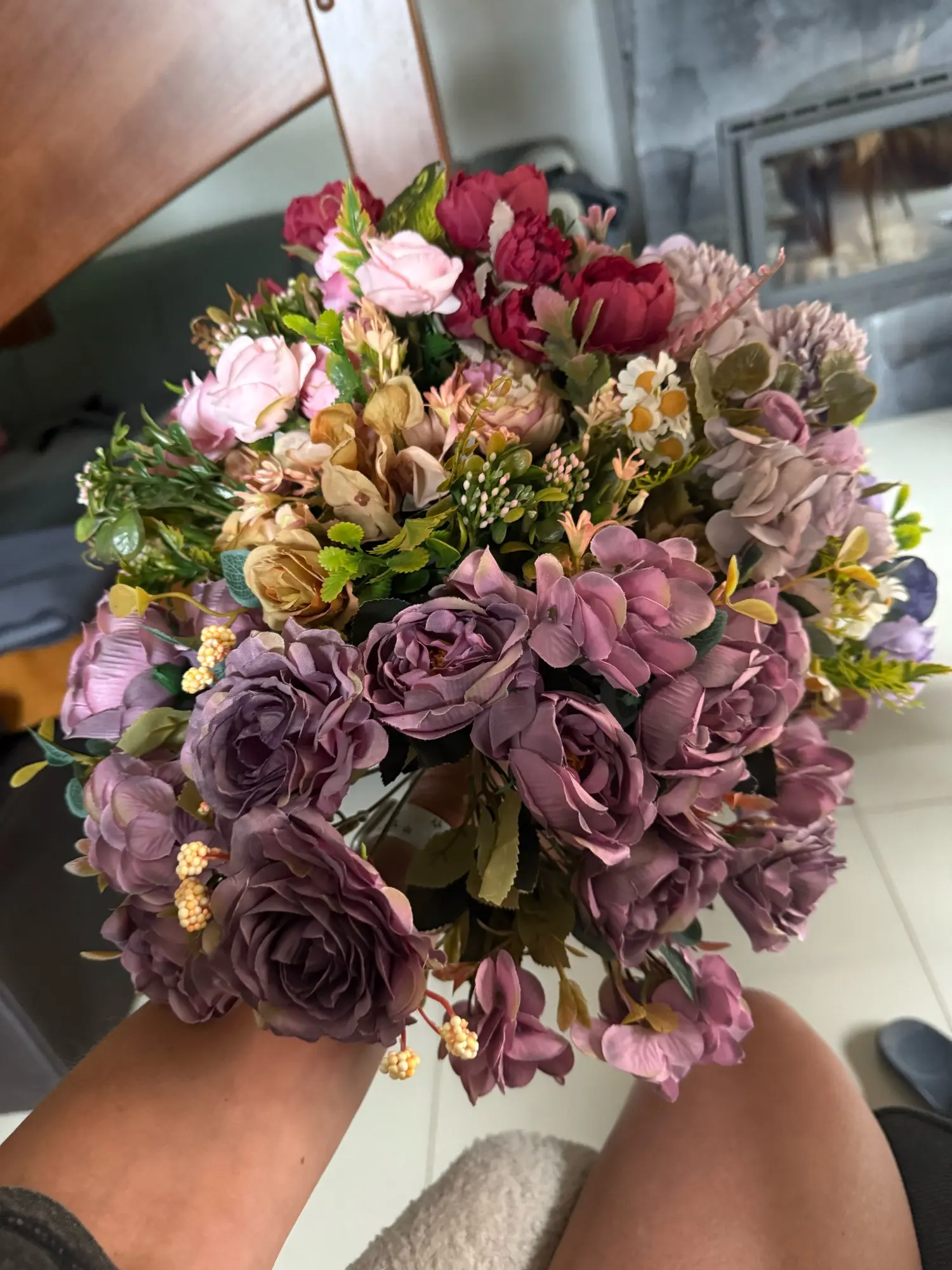 Luxurious Autumn White Silk Roses Bouquet for Timeless Elegance photo review