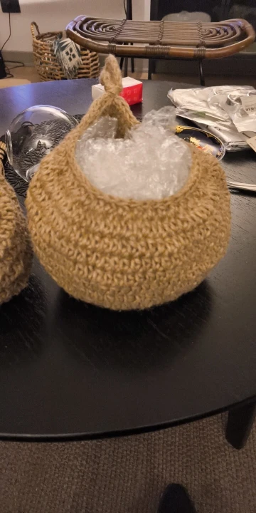 Handwoven Hanging Wall Vegetable Fruit Basket Organizer Container Decor for Kitchen Garden Mount Wall Plant Flower Onion Storage photo review