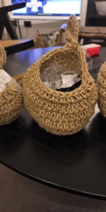 Handwoven Hanging Wall Vegetable Fruit Basket Organizer Container Decor for Kitchen Garden Mount Wall Plant Flower Onion Storage photo review