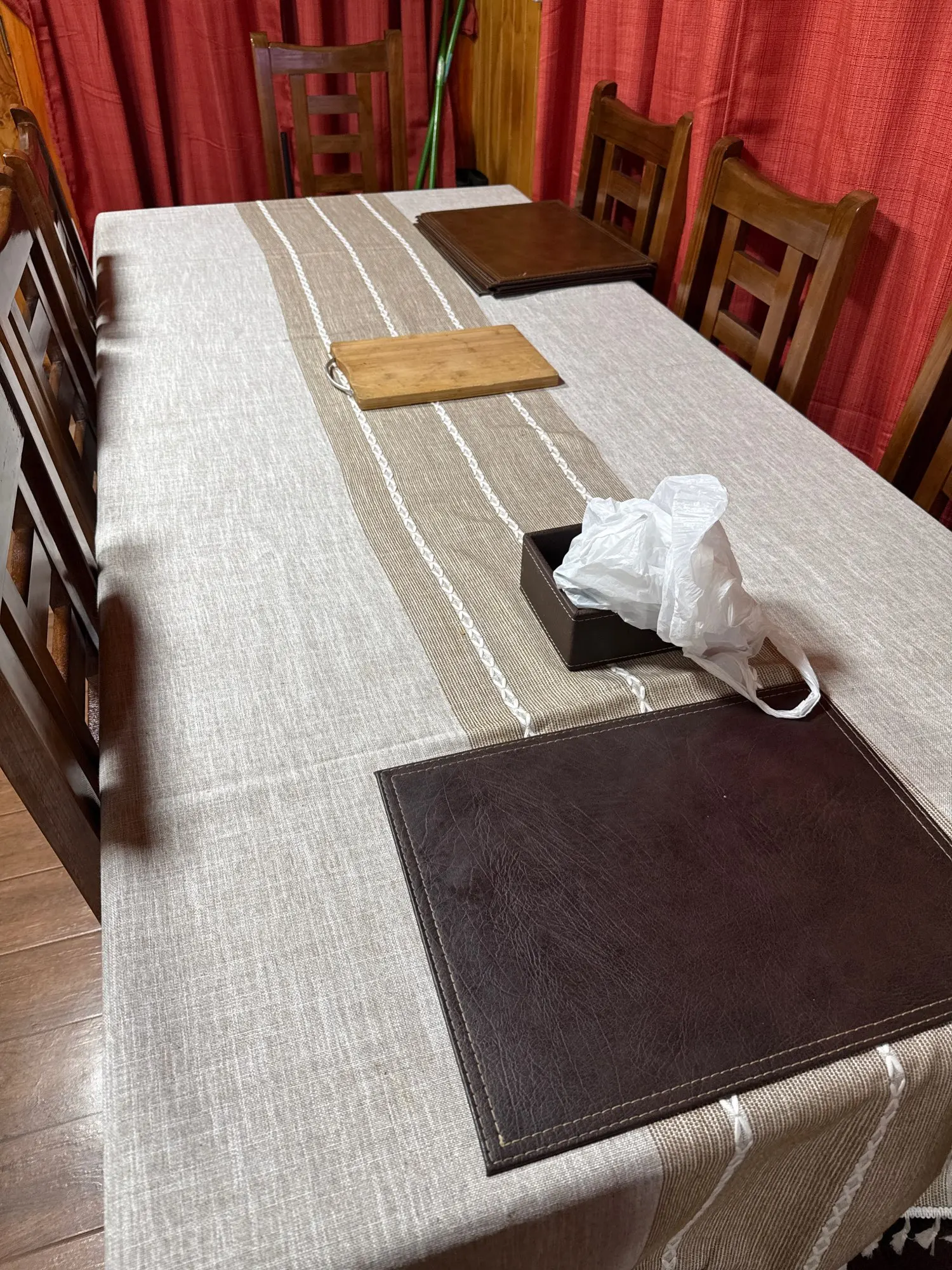 Elegant Waterproof Linen Cotton Tablecloth for Dining & Decor photo review