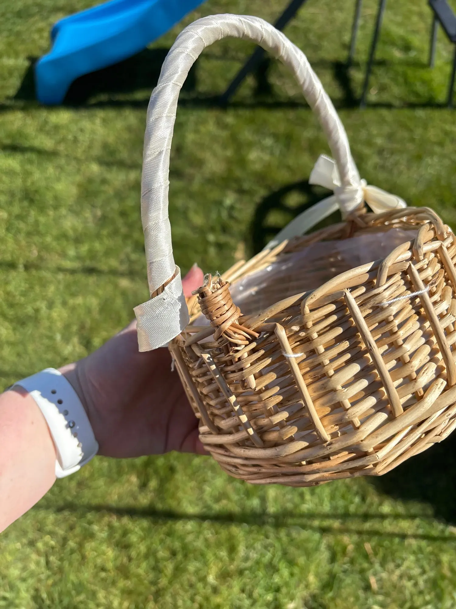 Hand-woven Wedding Flower Basket With Handle Wicker Sundries Basket Wedding Flower Girls Basket for Home Picnic Storage Basket photo review