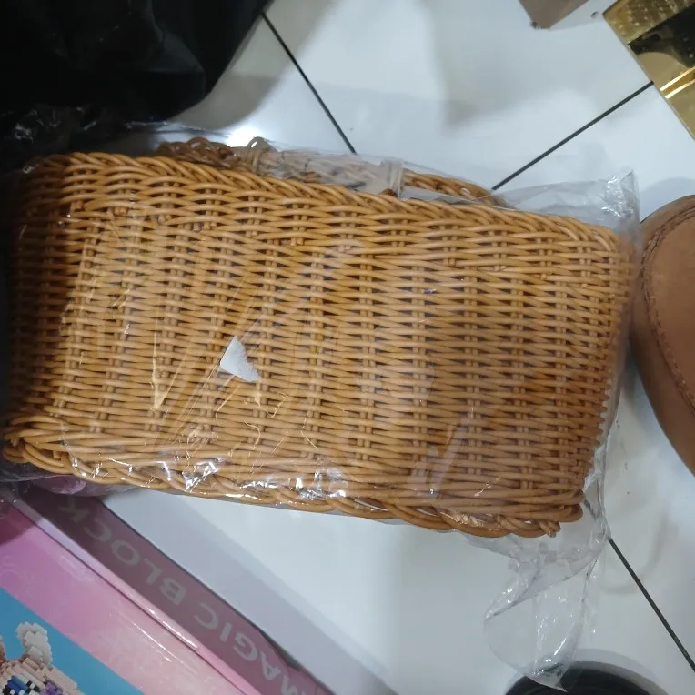Wall Mounted Vegetable and Fruit Basket, Simulated Rattan Hanging Basket, Plastic Wall-mounted Hanging Basket, Home Decoration photo review