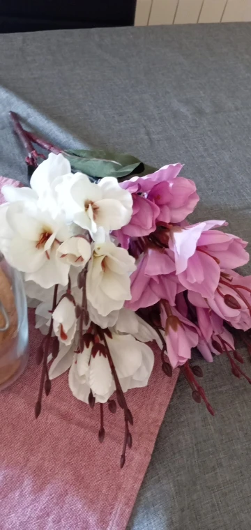 Elegant Magnolia Silk Flower Set - 5 Forks, 20 Heads for Home Decor photo review