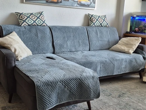 Luxurious Non-Slip Velvet Sofa Cover - Pet & Kid Protector photo review
