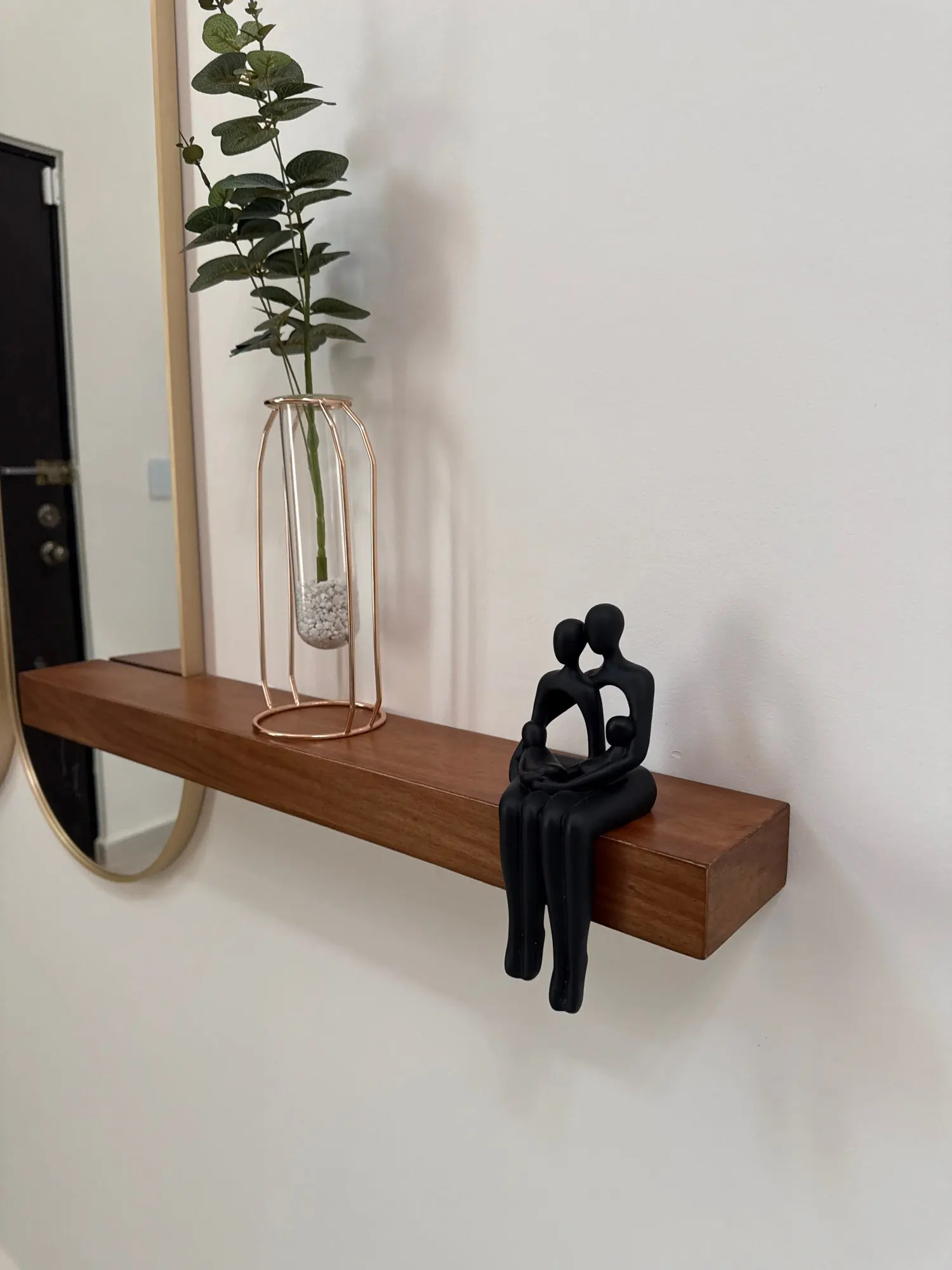 Elegant Abstract Figure Sculpture - Modern Resin Home Decor photo review