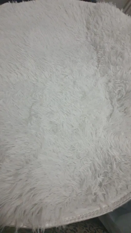 Ultra Cozy Fluffy White Round Rug for Chic Home Decor photo review