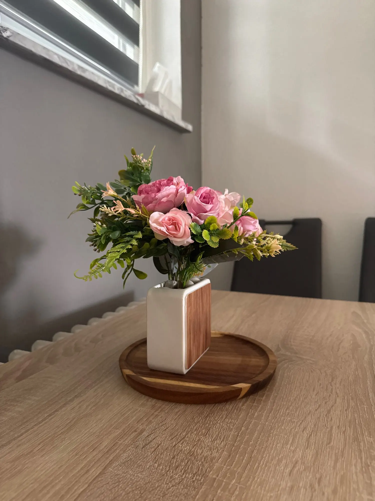 Luxurious Autumn White Silk Roses Bouquet for Timeless Elegance photo review