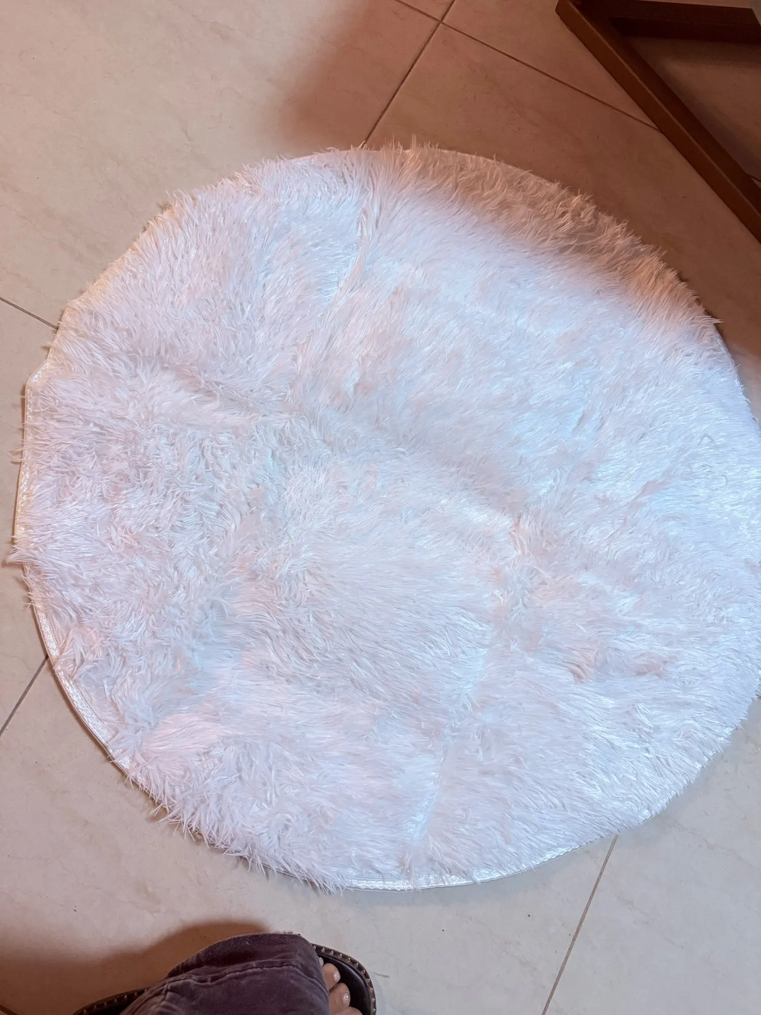 Ultra Cozy Fluffy White Round Rug for Chic Home Decor photo review