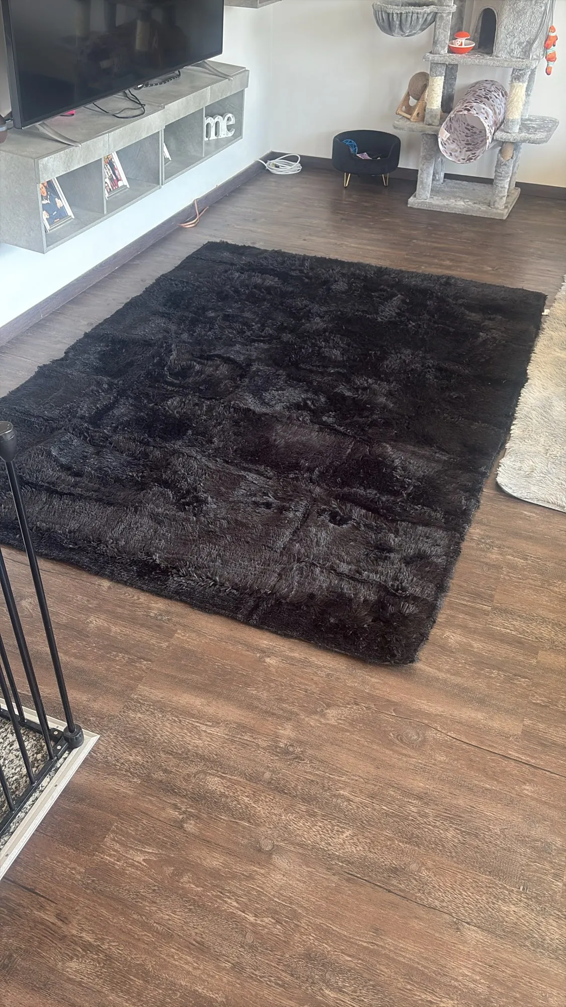 Plush White Furry Rug - Cozy Modern Carpet for Kids' Rooms photo review