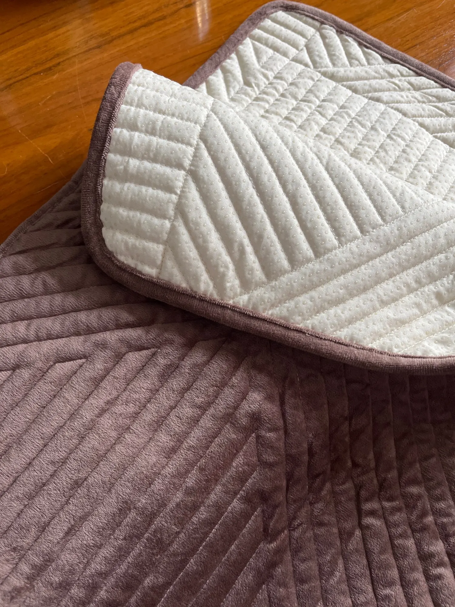 Luxurious Non-Slip Velvet Sofa Cover - Pet & Kid Protector photo review