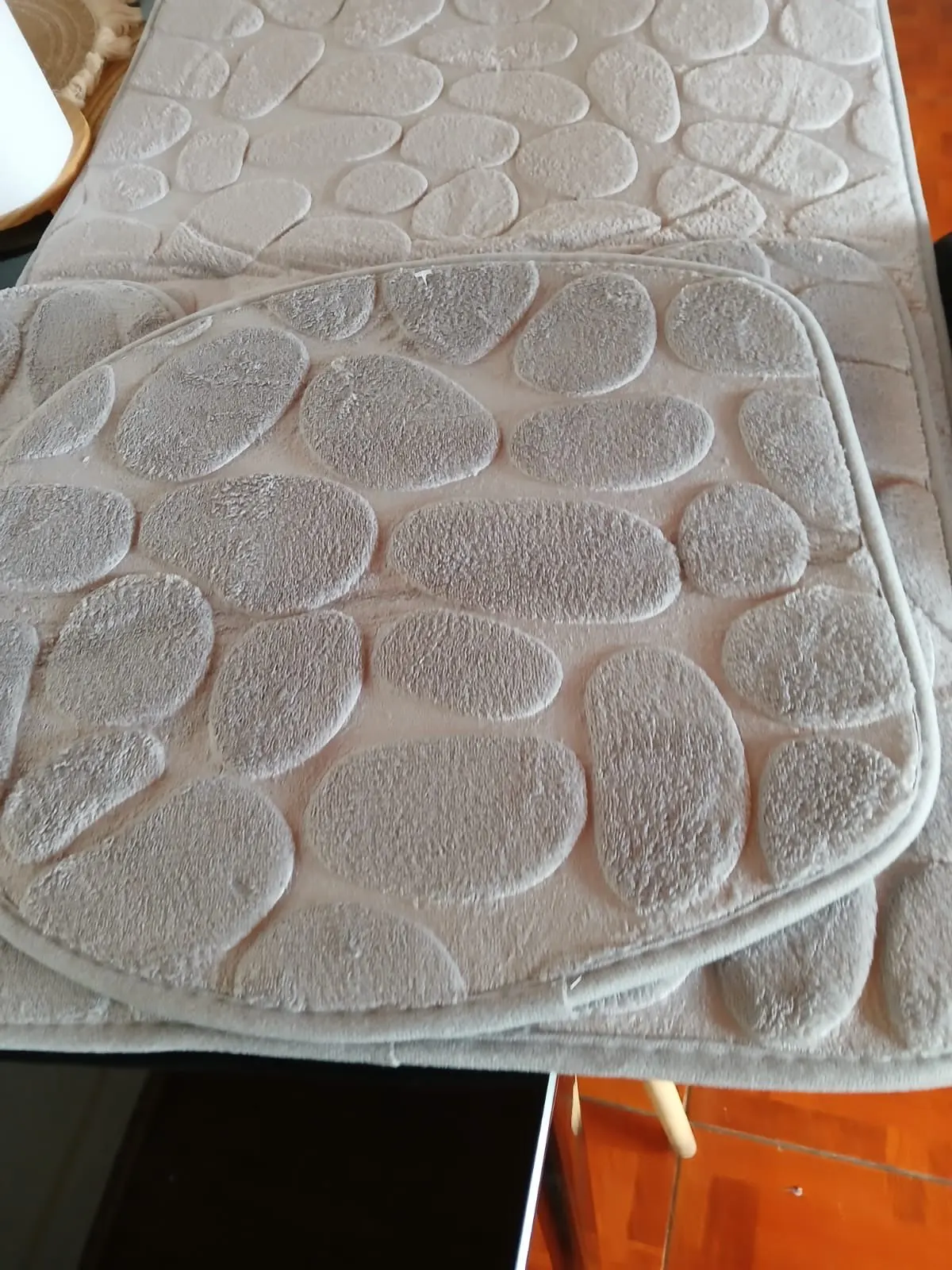 Luxurious 3-Piece Cobblestone Bath Mat Set - Non-Slip & Absorbent photo review