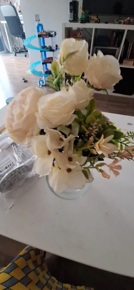 Luxurious Autumn White Silk Roses Bouquet for Timeless Elegance photo review