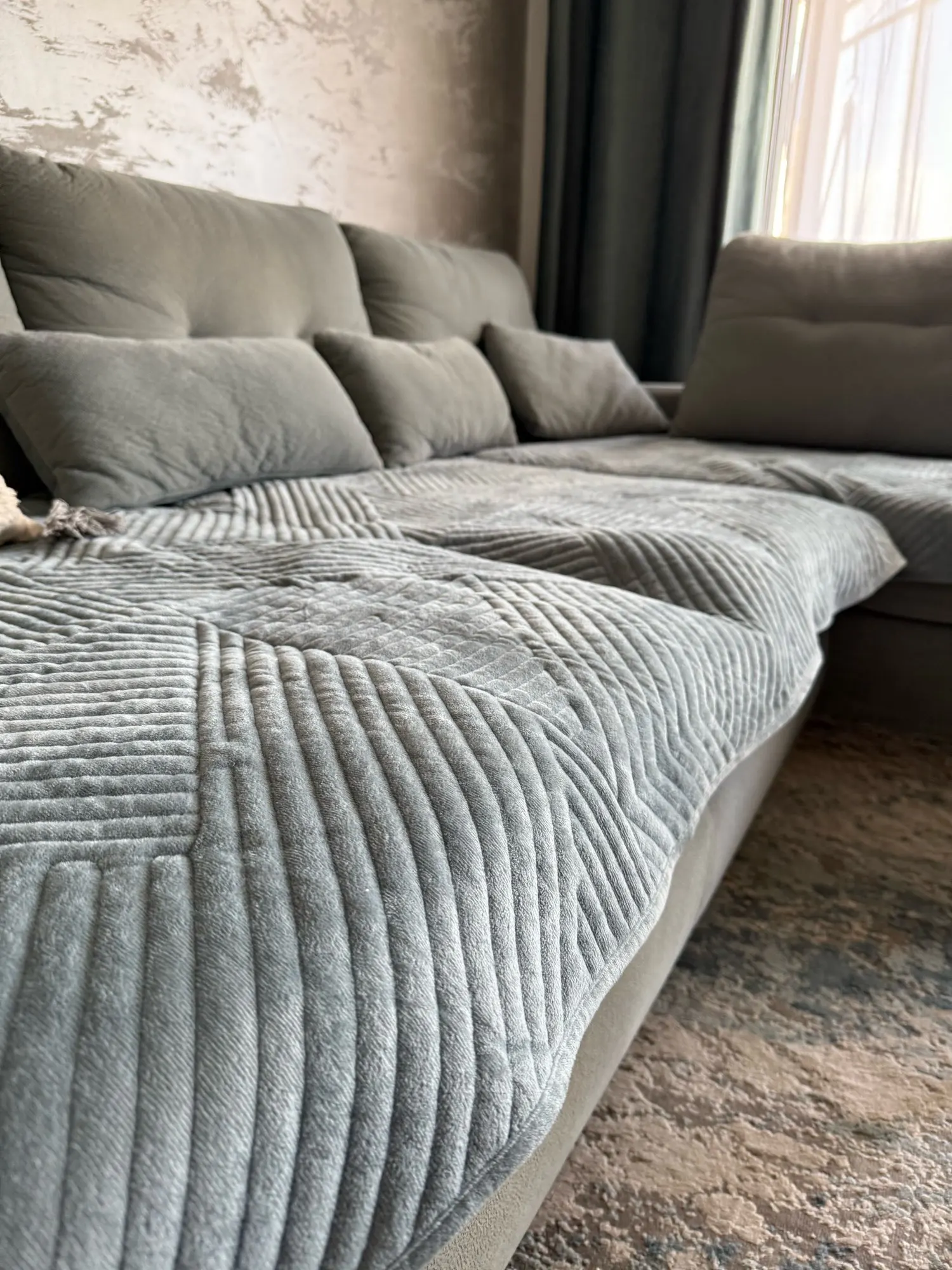 Luxurious Non-Slip Velvet Sofa Cover - Pet & Kid Protector photo review