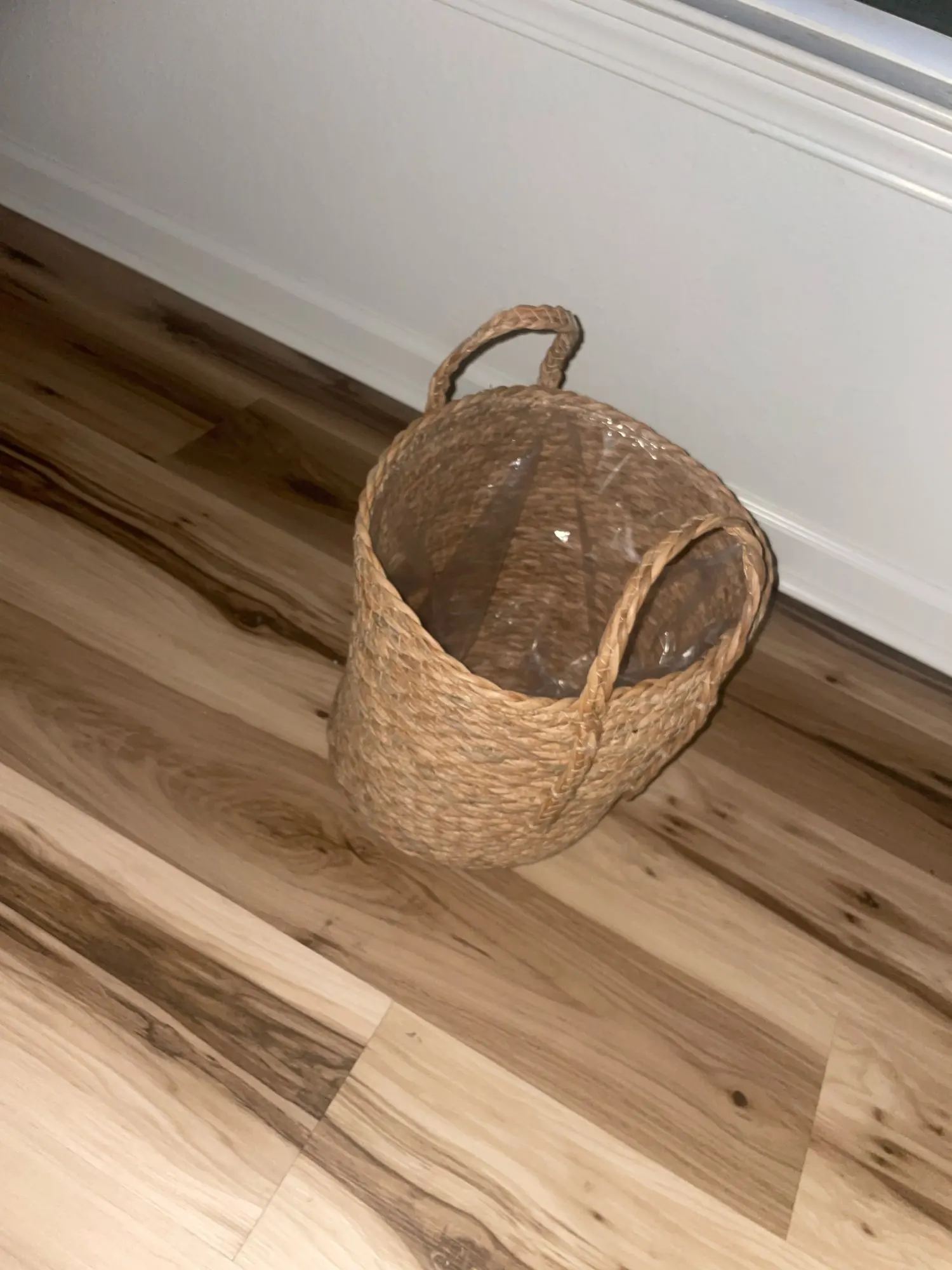 Chic Nordic Handmade Straw Planter Basket for Stylish Storage photo review