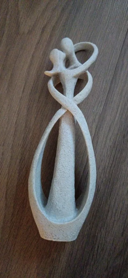 Nordic Style Creative Home Decor: Embracing Couple Sculpture for Office, Bookshelf, Living Room, Bedroom, Tabletop Decoration photo review